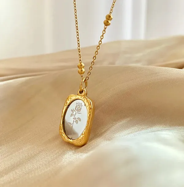 Gold_Necklace_For_Women